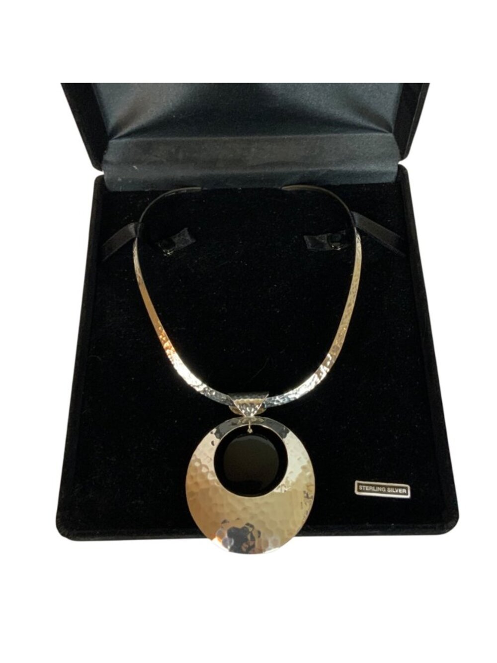 Dominique Dinouart DDD Signed Sterling Silver Hammered Pendant Necklace Collar